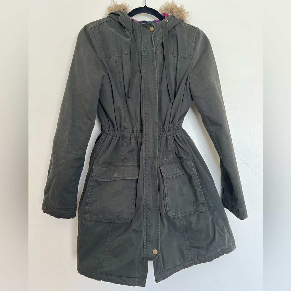 Old Navy women’s coat with faux fur hood